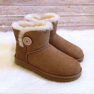 UGG Chestnut Mini Bailey Button II Boots